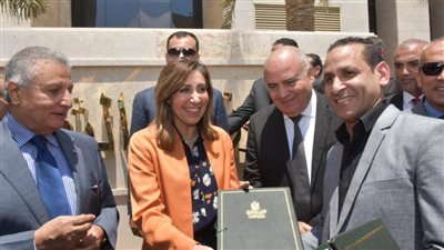 نيفين الكيلاني: المكتبات المتنقلة تجربة فريدة تساهم في تحقيق أهداف الجمهورية الجديدة لبناء الإنسان المصري.