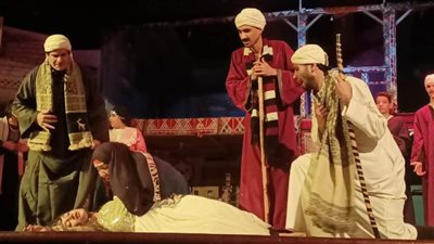 انطلاق العرض المسرحي 