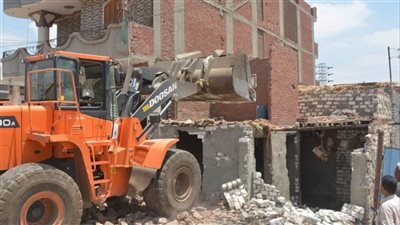 محافظ القليوبية يتابع أعمال إزالة 4 إشغالات متعارضة مع الطريق الحر