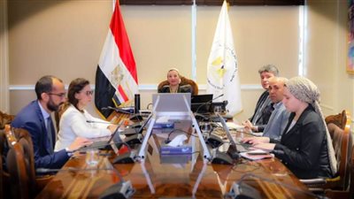 وزيرة البيئة تبحث سبل تهيئة المناخ الداعم لتطبيق سياسة المسئولية الممتدة للمنتج والاستراتيجية الوطنية للحد من استخدام الأكياس البلاستيكية أحادية الاستخدام
