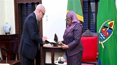 وزير الإسكان يسلم رسالة من الرئيس السيسي لرئيسة تنزانيا تؤكد متانة العلاقات الثنائية (صور)