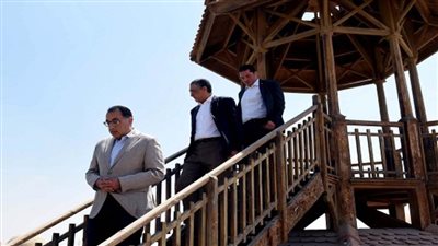 رئيس الوزراء يتفقد مشروع تنمية وتطوير المنطقة الاستثمارية بالصف (صور)