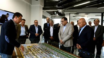 رئيس الوزراء يتفقد ميناء السادس من أكتوبر الجاف بعد تشغيله تجريبيًا