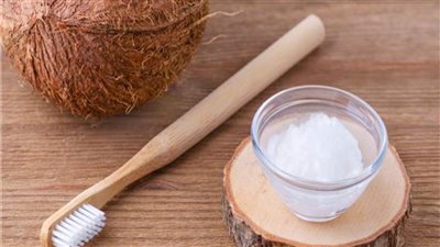 لتحسين صحة الأسنان .. 4 فوائد لـ«زيت جوز الهند» 