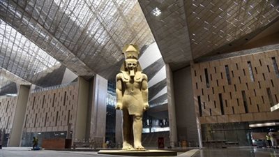 وزير السياحة والآثار يعقد اجتماعا مع قيادات المتحف المصري الكبير والوزارة