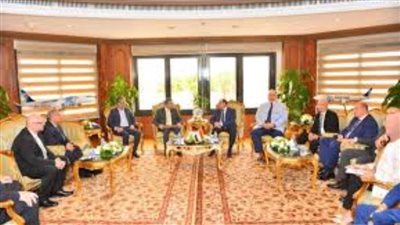 وزير الطيران يلتقي السفير الهندي ووفدا من شركة GMR لبحث الفرص الاستثمارية