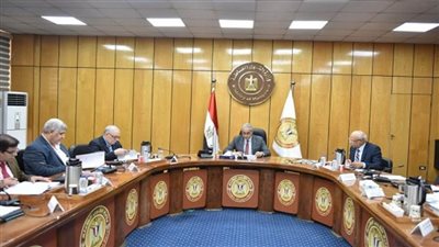 وزير القوى العاملة يرأس اجتماع مجلس إدارة صندوق إعانات الطوارئ للعمال (صور)
