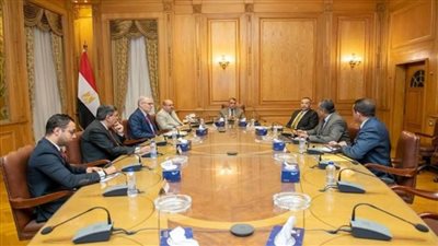 وزير الإنتاج الحربي يتابع الخطط الاستثمارية والبحثية لعدد من مشروعات 