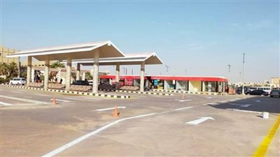 نائب رئيس هيئة المجتمعات العمرانية يفتتح السوق النموذجية بمدينة بدر (صور)