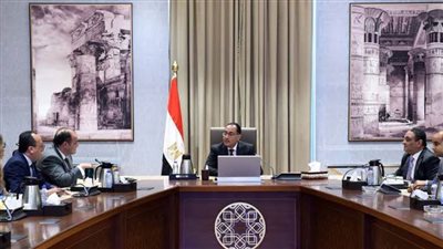 رئيس الوزراء يتابع موقف تطوير منظومة تداول وتوزيع المنتجات البترولية