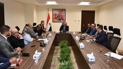 وزير الإسكان يناقش مع أعضاء غرفة التطوير العقاري سبل دعم ومساندة قطاع التطوير العقاري