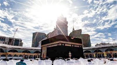 سماء مكة المكرمة تشهد التعامد الأول للشمس على الكعبة المشرفة 