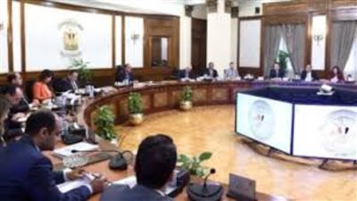 رئيس الوزراء يناقش مع المجموعة الاقتصادية تطور أداء ميزان المدفوعات