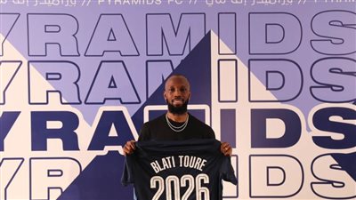 بيراميدز يجدد عقد بلاتي توريه ٣ مواسم مقبلة
