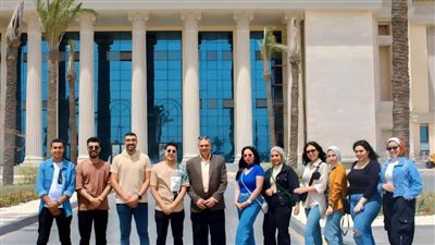 وفد من طلاب 