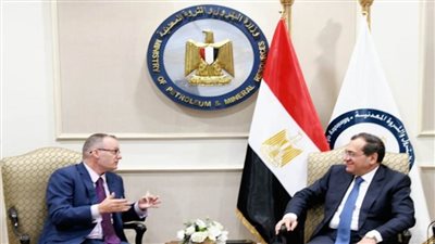 وزير البترول يبحث أوجه التعاون مع سفير التشيك (صور)