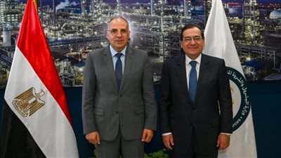 سويلم والملا يناقشان عددا من ملفات التعاون المشترك بين وزارتي البترول والري (صور)