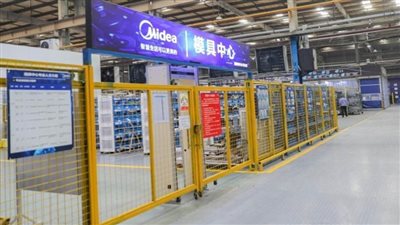 رئيس اقتصادية قناة السويس يتفقد خطوط إنتاج ميديا للأجهزة الكهربائية بجوانزو الصينية (صور)