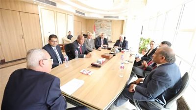 وزير التعليم العالي يعقد اجتماعًا مع وفد جامعة لويفيل الأمريكية