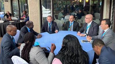 وزير الإسكان يلتقي نظيره الزامبي لبحث سبل التعاون بين البلدين