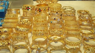 انخفاض طفيف في أسعار الذهب خلال منتصف تعاملات اليوم الجمعة 