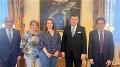 مصر تبحث زيادة عدد مقاعد الطيران للسياح الإيطاليين القادمين إليها