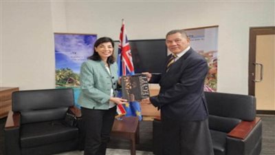 السفيرة المصرية بنيوزيلندا تقدم أوراق اعتمادها سفيرا غير مقيم للحاكم العام لدولة توفالو (صور)