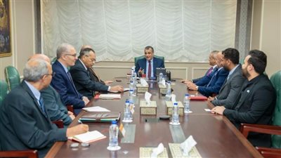  وزير الدولة للإنتاج الحربى يستقبل وفد مجموعة 