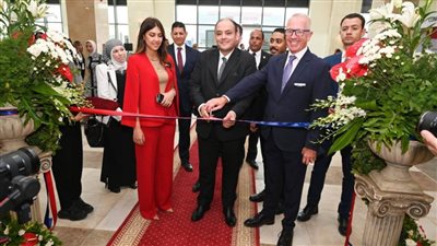 وزير التجارة والصناعة يفتتح معرض 