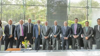 رئيس اقتصادية قناة السويس يلتقي وزير الدولة للشئون الخارجية لتعزيز التعاون بين الجانبين