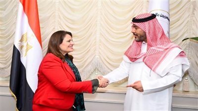 وزيرة الهجرة: 