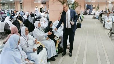 وزير السياحة والآثار يطمئن على بعثة الحج ويؤكد على تقديم جميع التسهيلات
