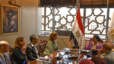  وزيرة البيئة تلتقي رئيسة منطقة إفريقيا والشرق الأوسط وآسيا لشركة سانوفي العالمية