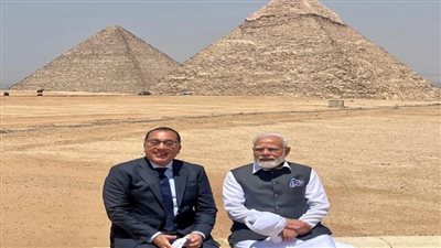 رئيس الوزراء يصطحب نظيره الهندي في جولة بمنطقة الأهرامات (صور)