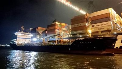 اقتصادية قناة السويس: نجاح ثاني عملية تموين سفن بميناء غرب بورسعيد 