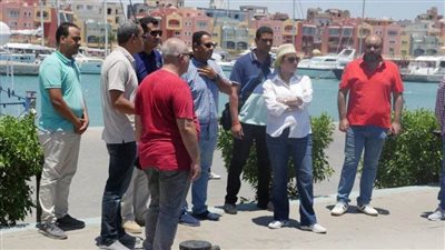 وزيرة البيئة تقود فريق محميات البحر الأحمر للوقوف على توافر الاشتراطات البيئية ووسائل الحماية والسلامة والأمان لممارسي الأنشطة البحرية بشواطىء الغردقة