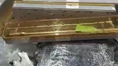 ضبط راكب في مطار القاهرة يهرب 460 عبوة سجائر إلكترونية