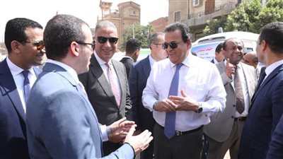 وزير الصحة يتفقد مقر حملة 100 يوم صحة بقرية سنهور ويُشيد بمستوى الخدمات المقدمة