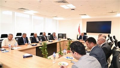 وزير الري يوجه باستمرار متابعة معدلات تنفيذ خطط تطهيرات الترع بالمحافظات (صور)