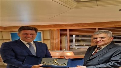 الفريق أسامة ربيع يبحث مع وزير الشئون البحرية اليوناني سبل التعاون المشترك 