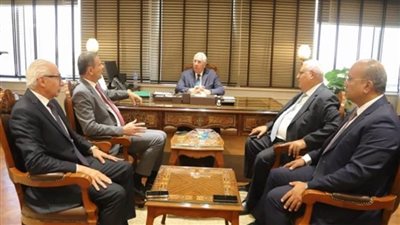 القصير يبحث مع قيادات البنك الزراعي المصري دفع التمويل في مجال تنمية القطاع الزراعي 