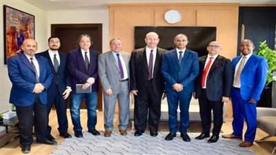 نائب وزير الإسكان يبحث مع شركة القطاع الخاص سبل التعاون في مجال تحلية مياه البحر (صور) 