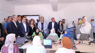 وزير الاتصالات يفتتح عدد من المشروعات بقرى حياة كريمة فى المنوفية