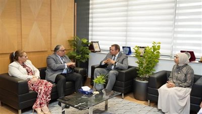 رئيس الاعتماد والرقابة الصحية يستقبل الأمين العام للمستشفيات الجامعية لمناقشة تأهيل المستشفيات للاعتماد (صور)