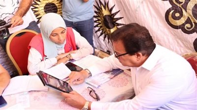 وزير الصحة يتفقد مقر «100 يوم صحة» بمنطقة بشاير الخير ويوجه بمدعمل القافلة الطبية (صور)