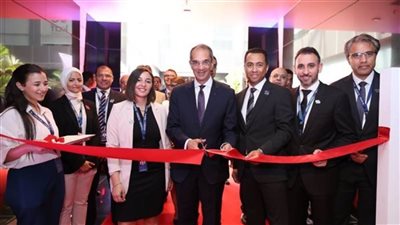 وزير الاتصالات يفتتح مقر شركة ألمانية رائدة في صناعة برمجيات السيارات الحديثة