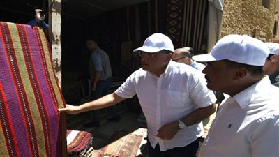 رئيس الوزراء يتفقد أعمال التنسيق الحضاري بميدان السوق وترميم الواحة القديمة (صور)