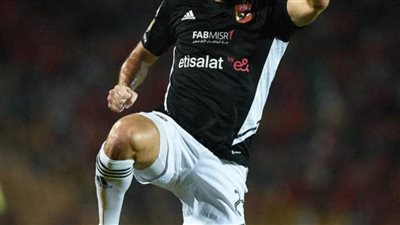 الأهلي يتقدم على البنك بثنائية نظيفة في الشوط الأول