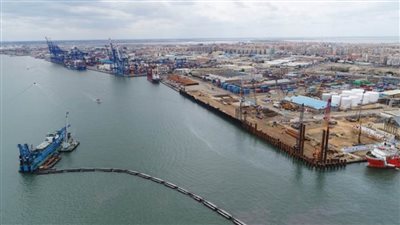 اقتصادية قناة السويس من محور للتنمية لمركز إقليمي لوجيستي صناعي على ضفتي القناة (صور)