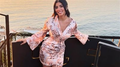 إطلالة جذابة.. كارولين عزمي تخطف أنظار جمهورها عبر انستجرام